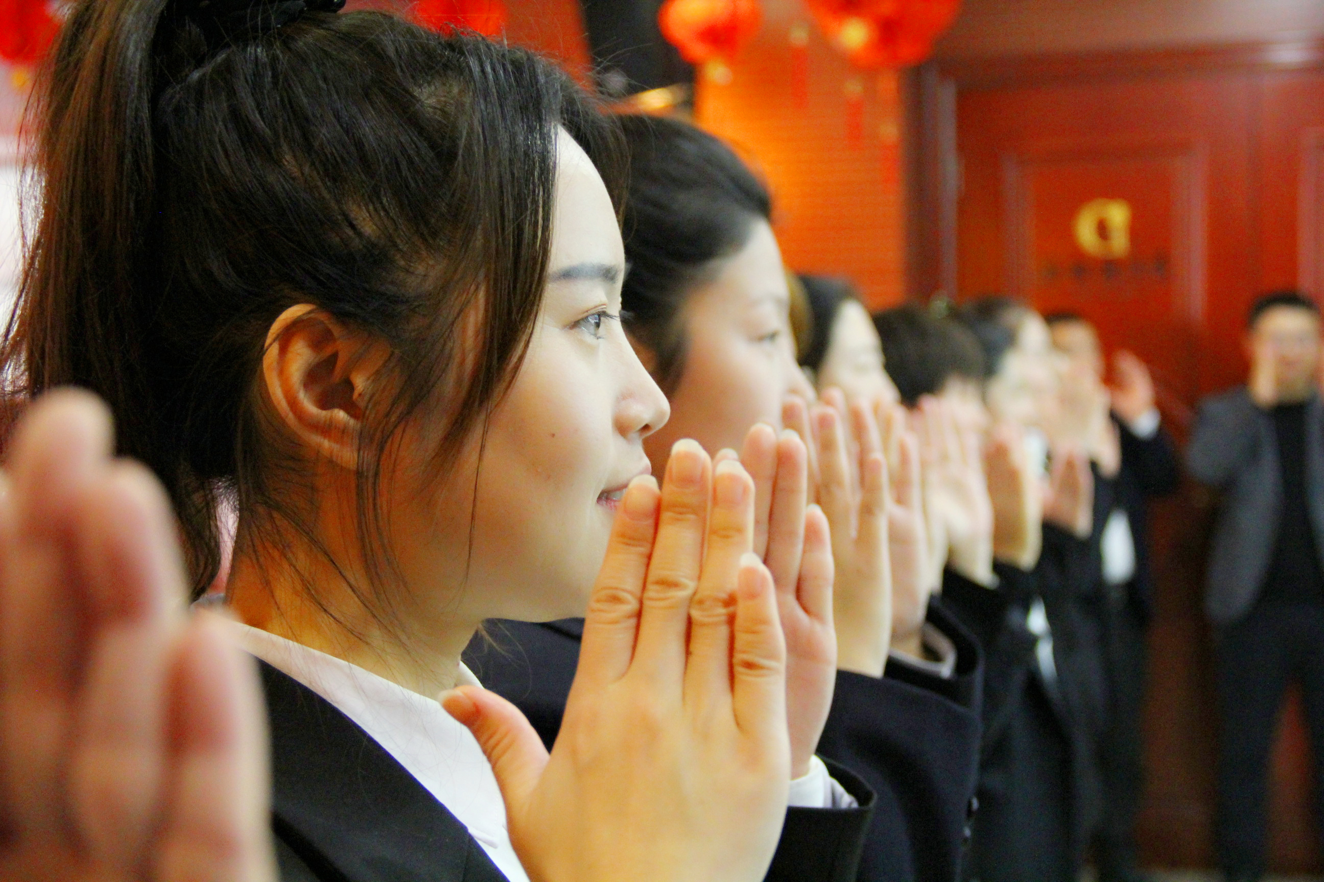 全面提升服務(wù)質(zhì)量，樹立良好企業(yè)文化！